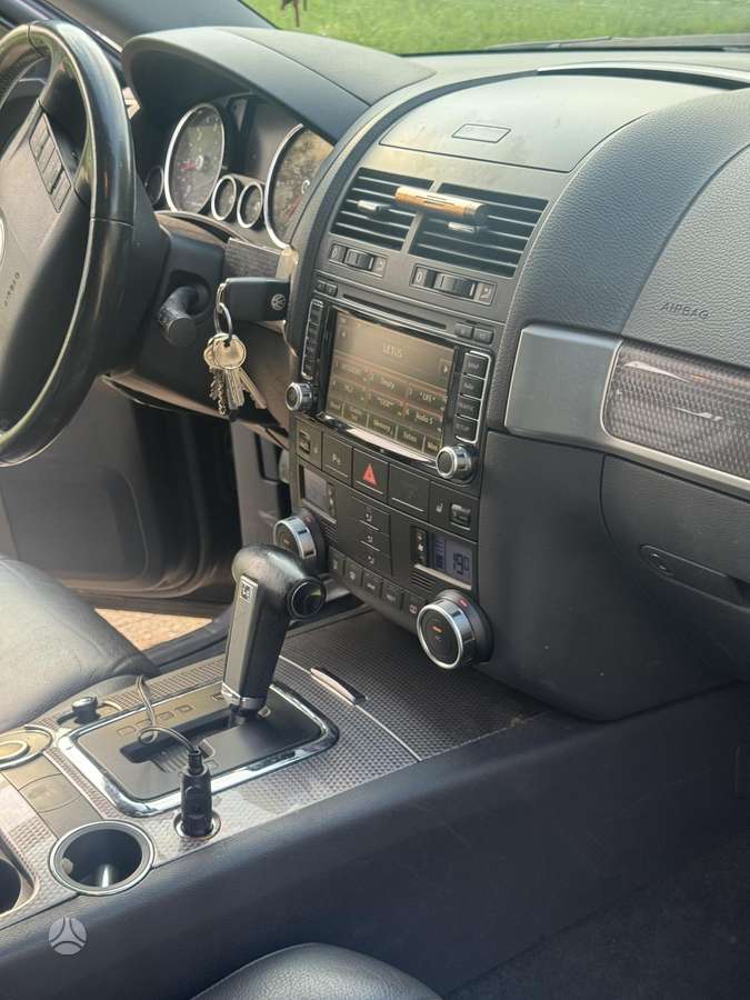 Volkswagen Touareg - 11