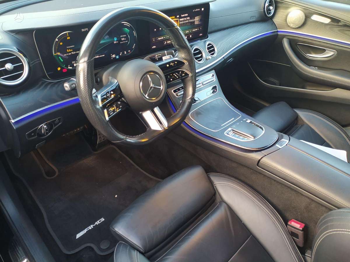 Mercedes-Benz E220, sedanas
