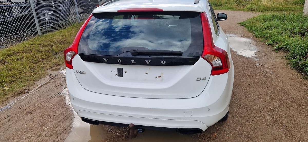 Volvo V60 rezerves daļās. Dalimis