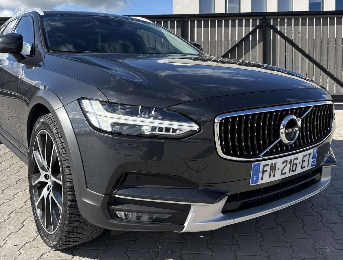 Volvo V90 Cross Country - 2
