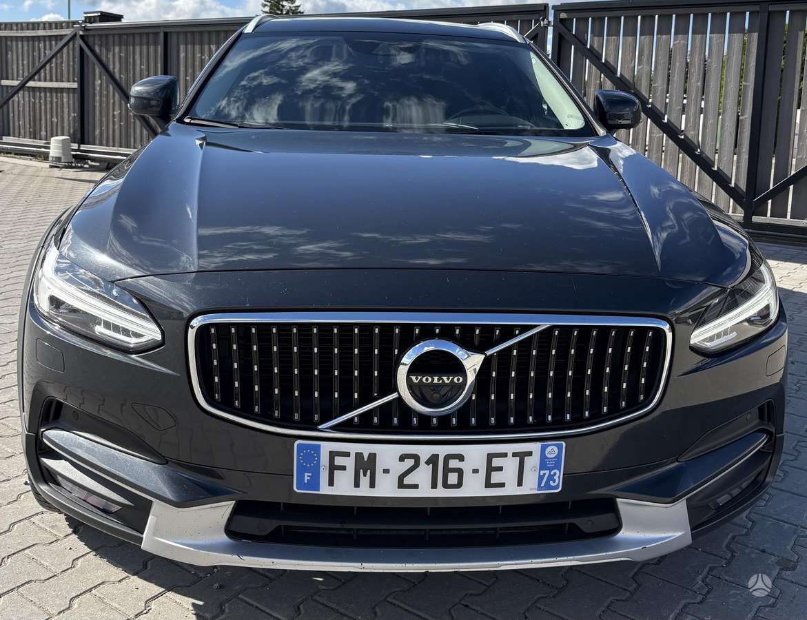 Volvo V90 Cross Country - 3