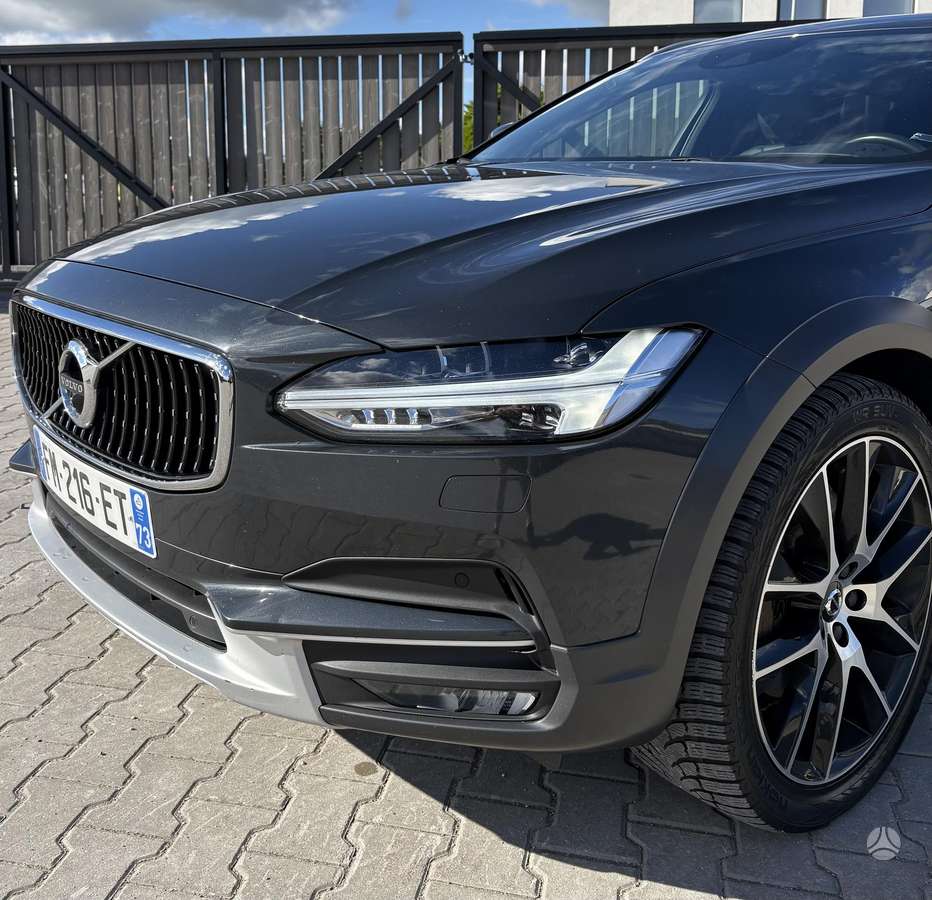 Volvo V90 Cross Country - 4