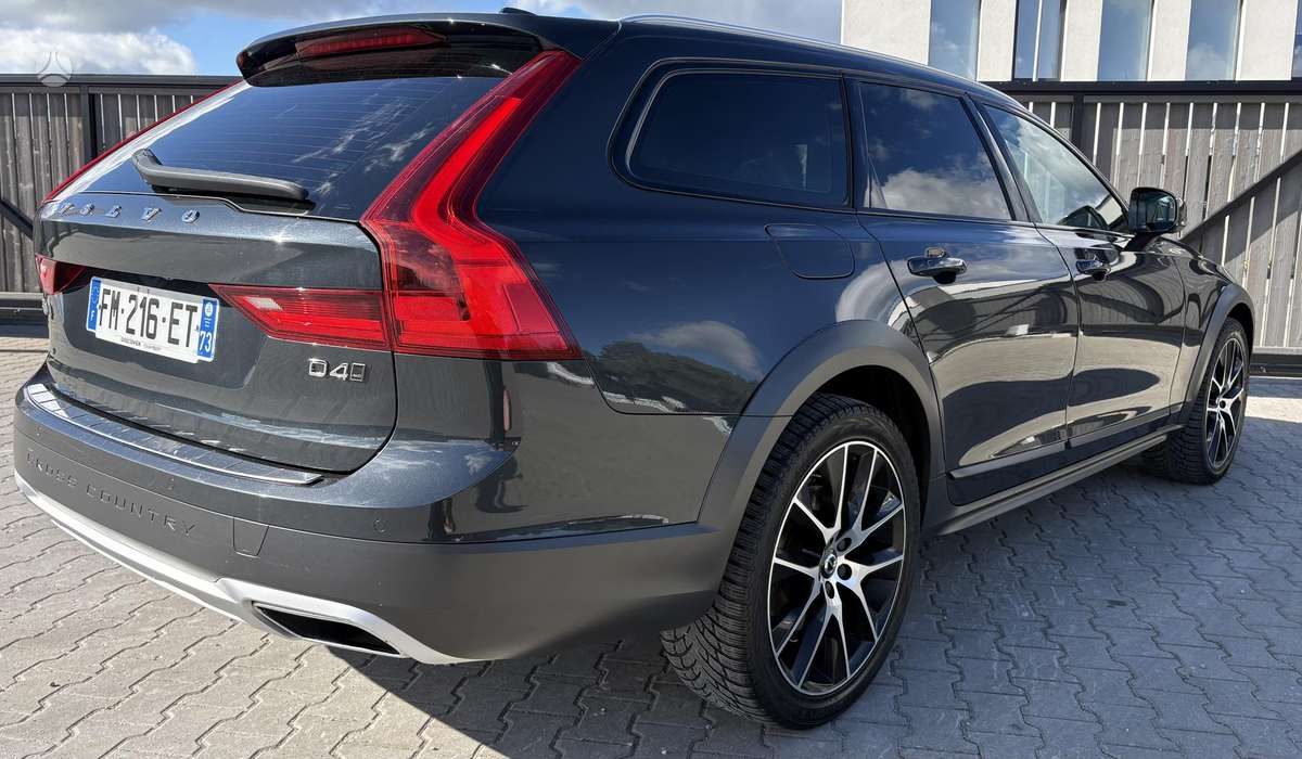 Volvo V90 Cross Country - 5