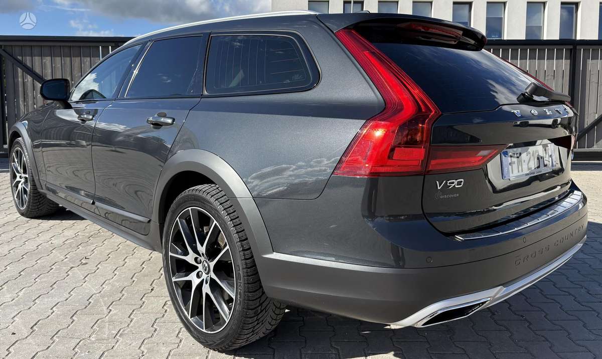Volvo V90 Cross Country - 8