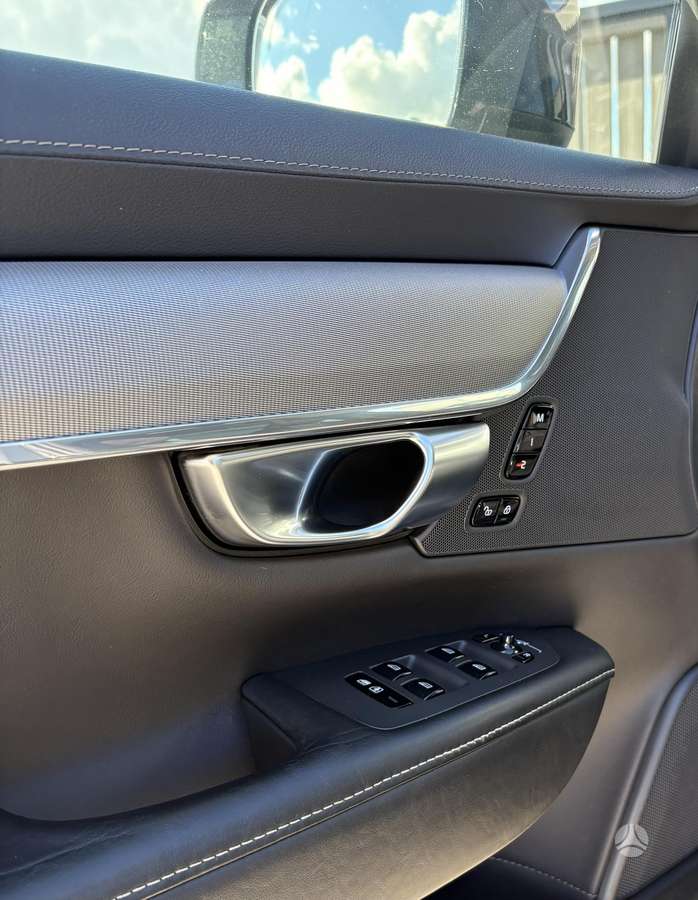 Volvo V90 Cross Country - 12