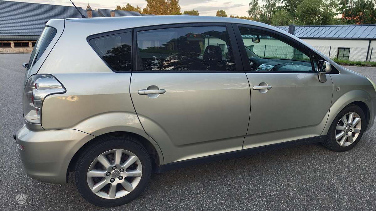 Toyota Corolla Verso - 4