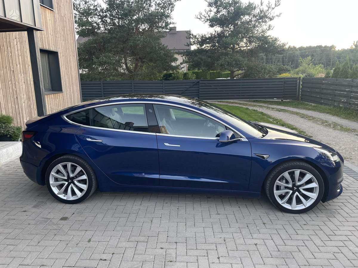 Tesla Model 3, 81 kWh, hatchback