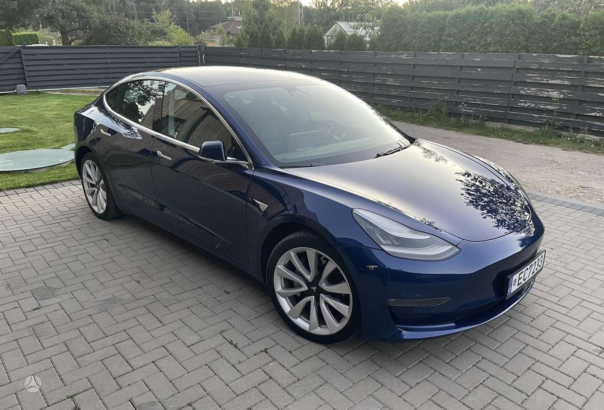 Tesla Model 3, 81 kWh, hatchback