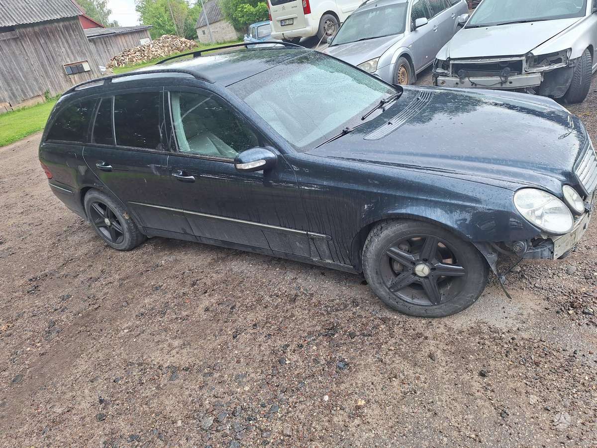 Mercedes-Benz E320