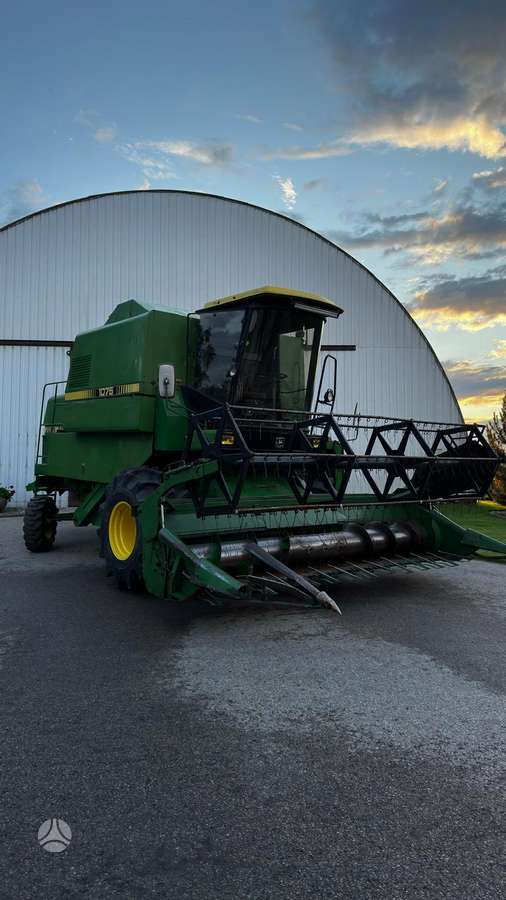 John Deere 1075, kombainai