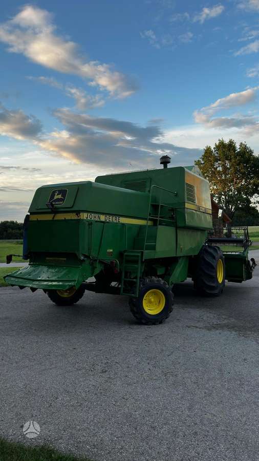 John Deere 1075, kombainai