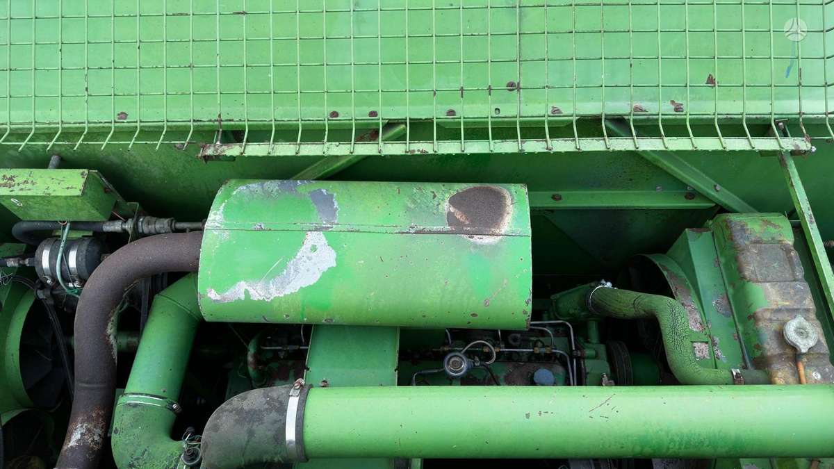 John Deere 1075, kombainai