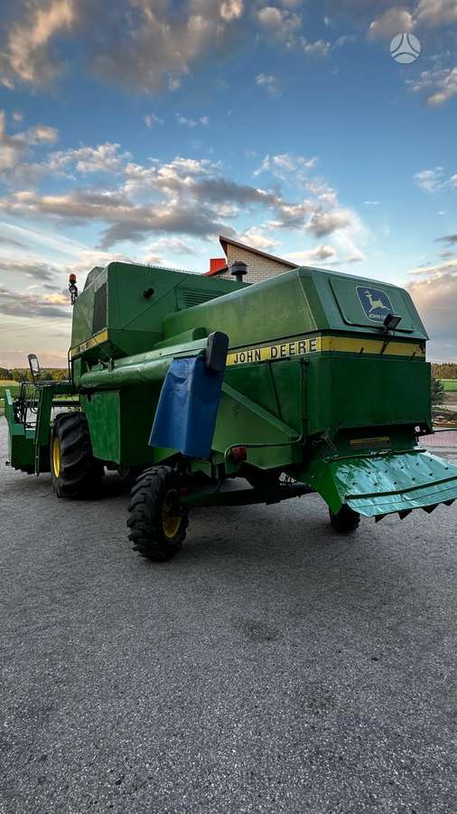 John Deere 1075, kombainai