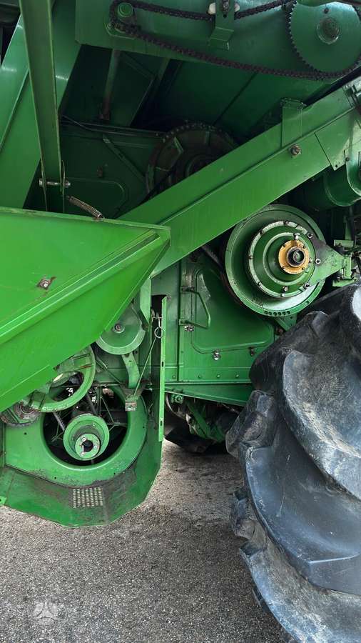 John Deere 1075, kombainai