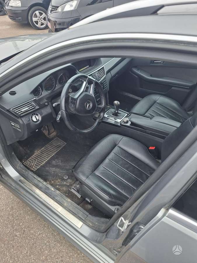Mercedes-Benz E220