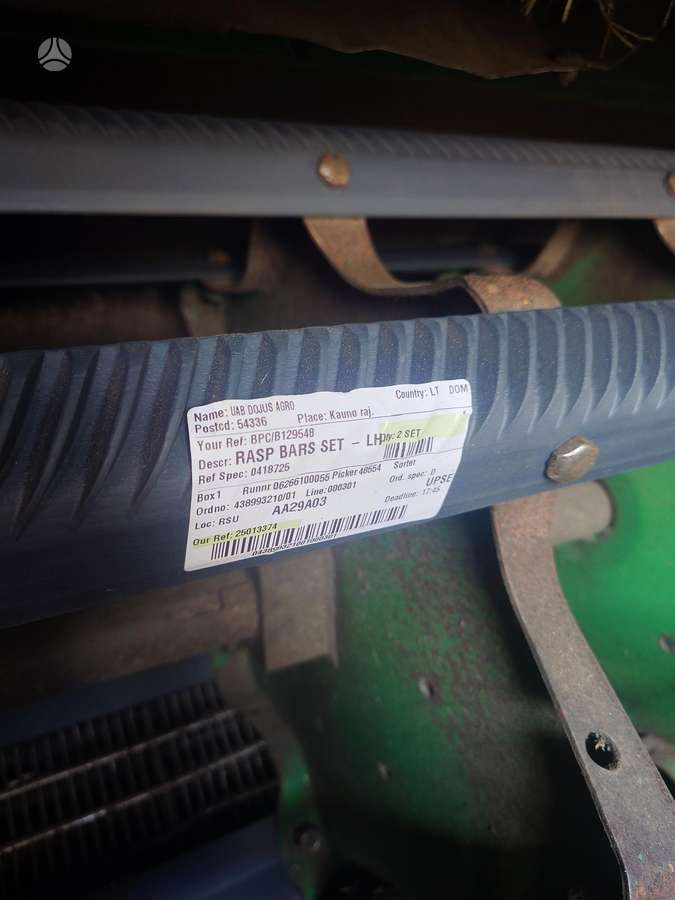 John Deere 1075, kombainai