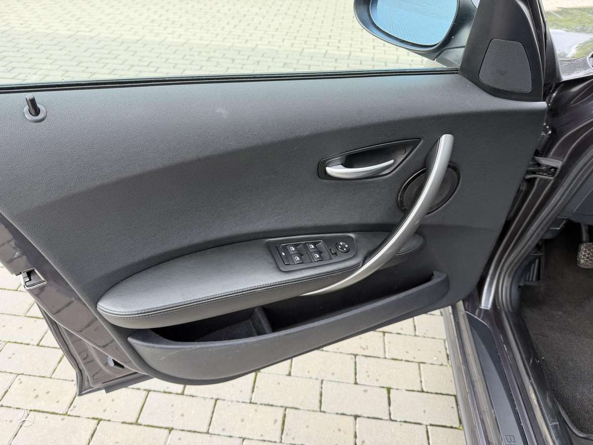 BMW 120, 2.0 l., hatchback