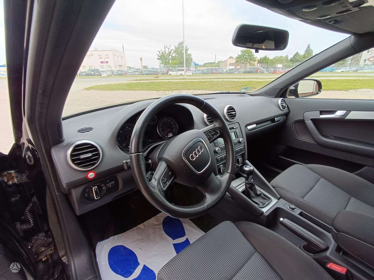 Audi A3, 1.6 l., hatchback