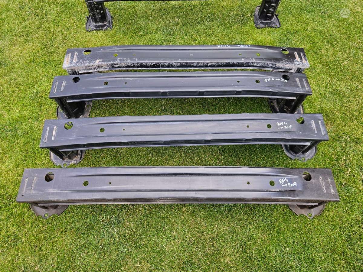 Toyota -kita- bumper reinforcement