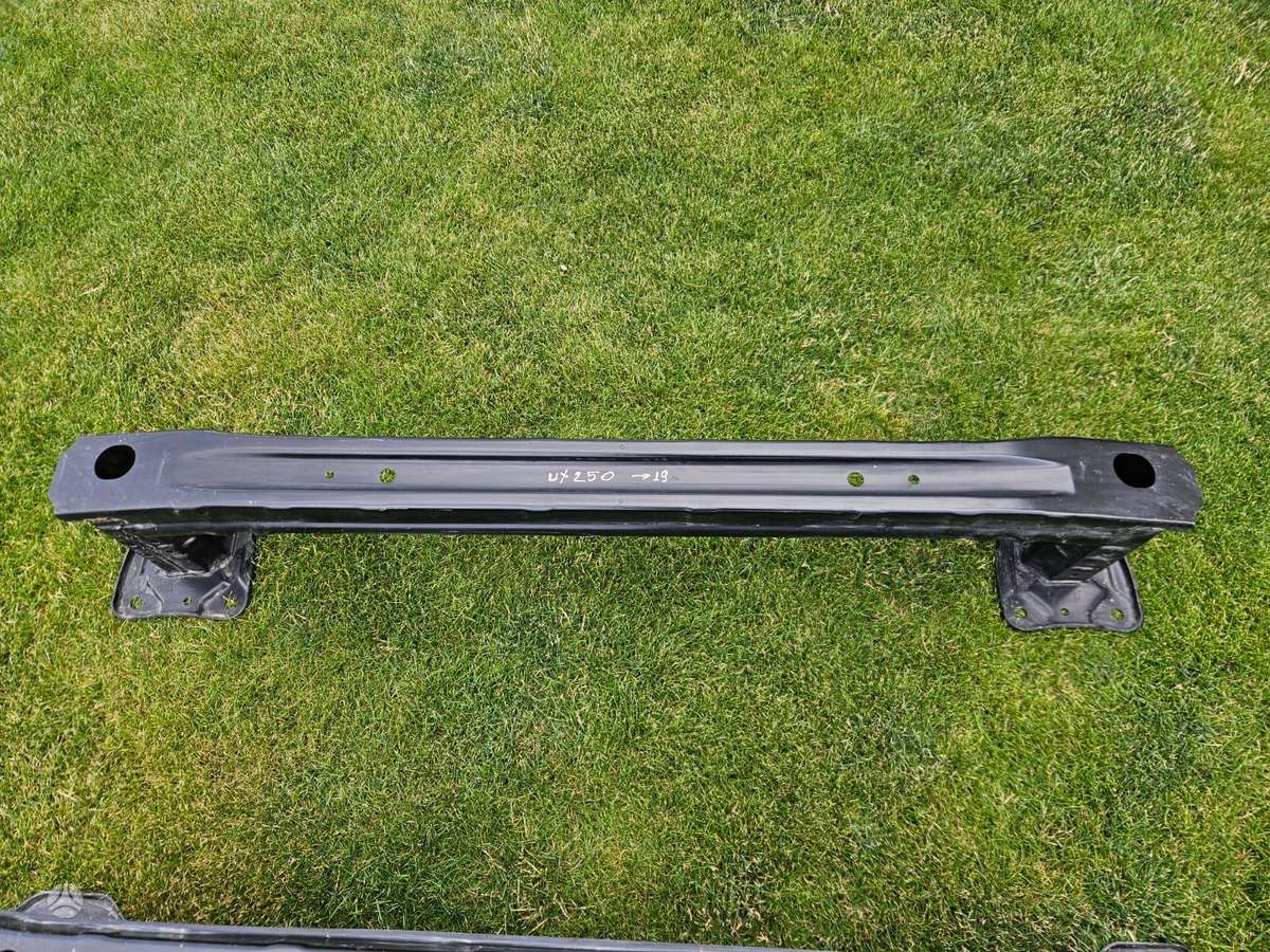 Toyota -kita- bumper reinforcement