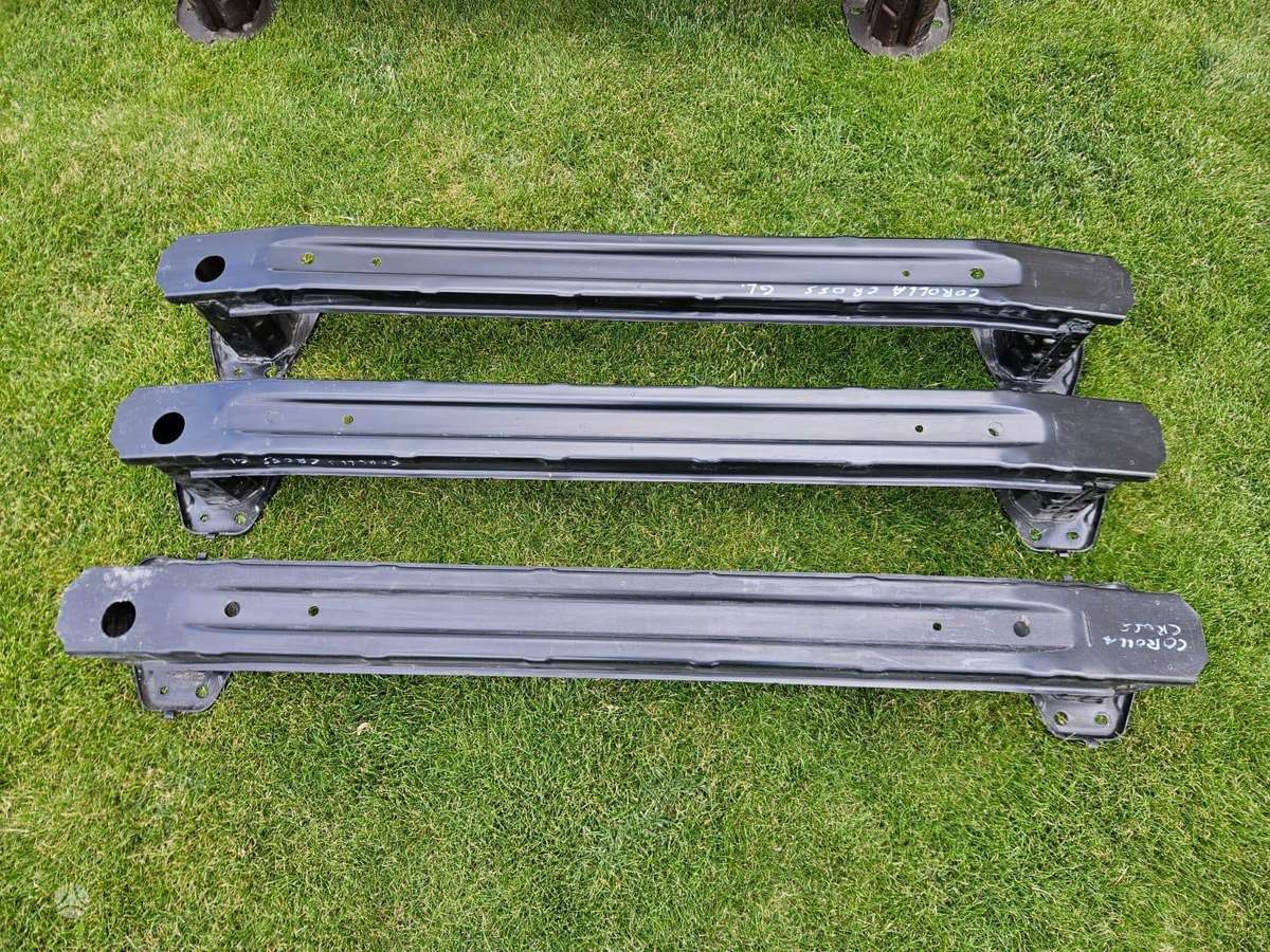 Toyota -kita- bumper reinforcement