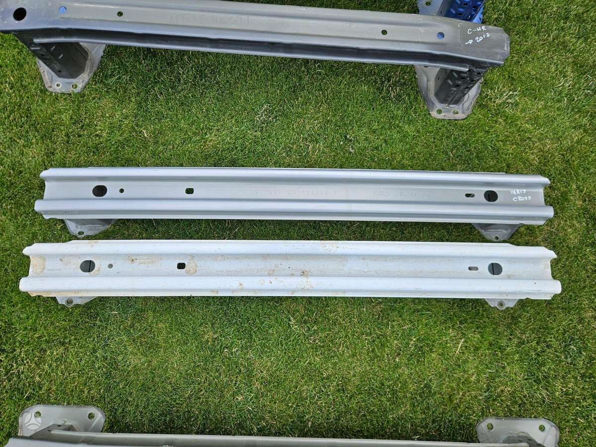 Toyota -kita- bumper reinforcement