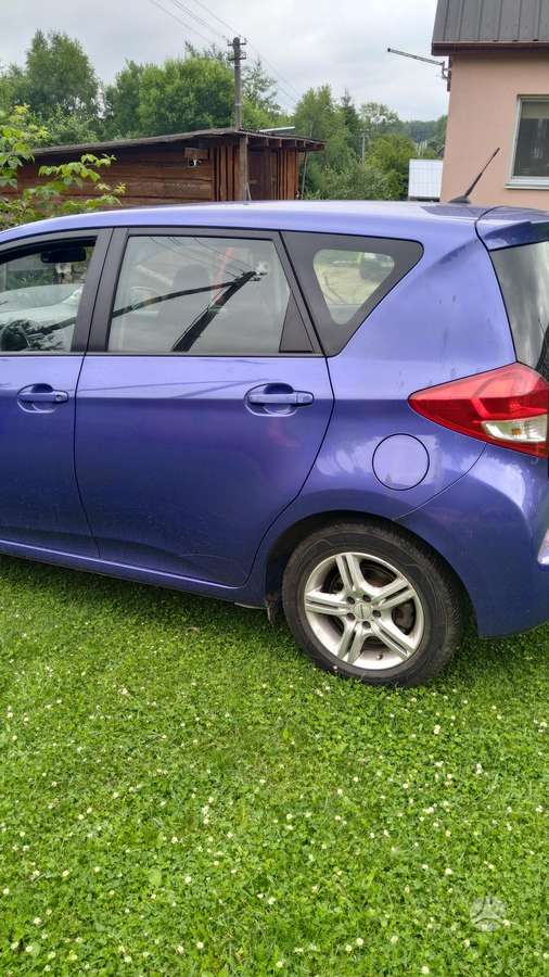 Subaru Trezia - 4
