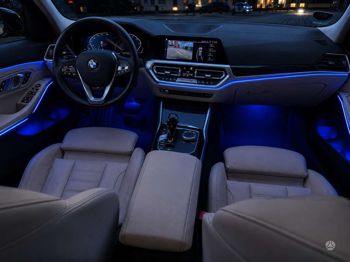 BMW 320, universalas