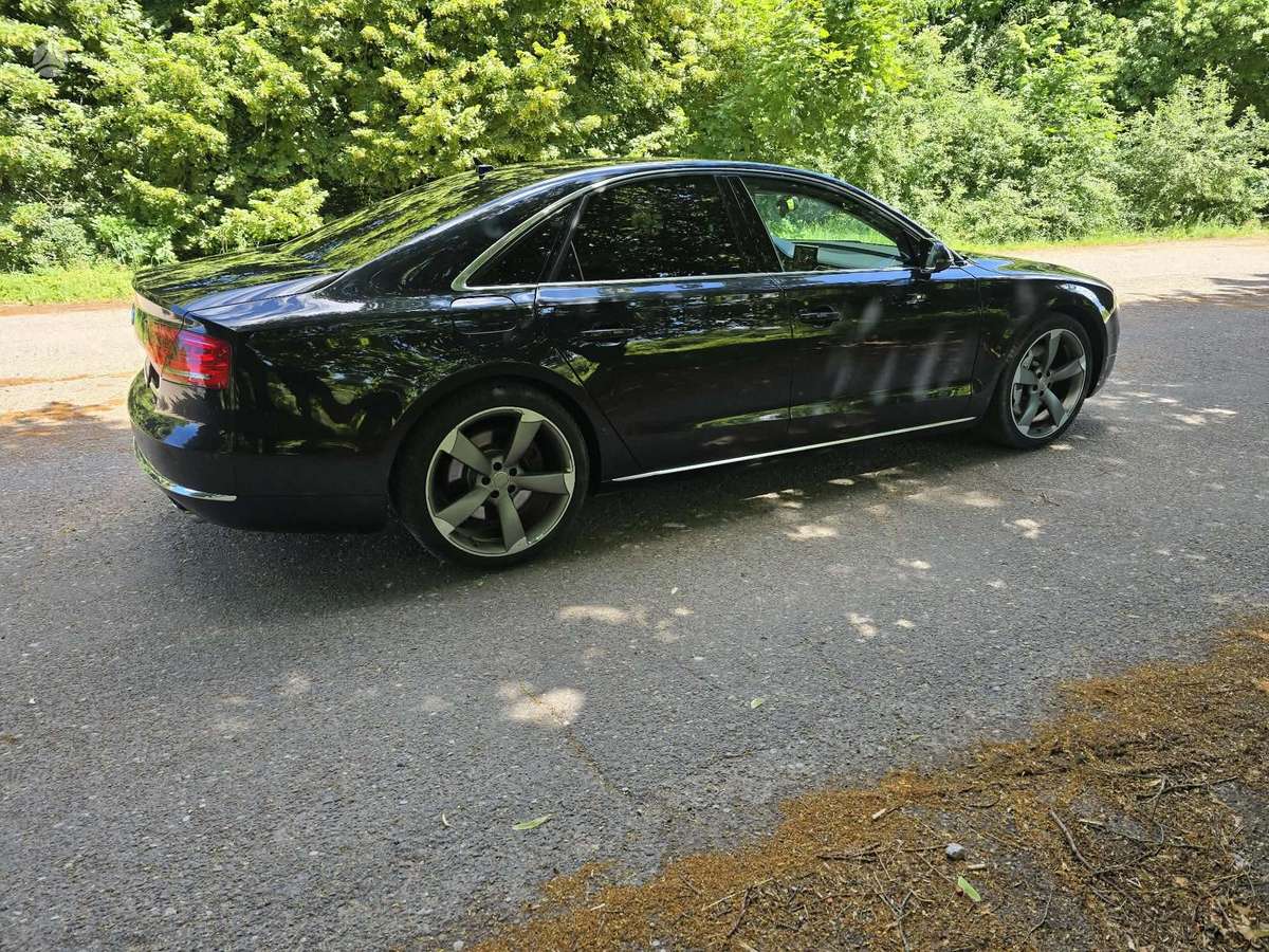 Audi A8, 4.1 l., Седан