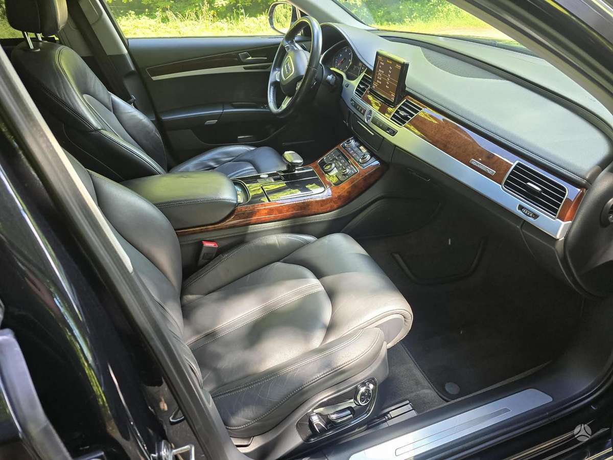 Audi A8, 4.1 l., Седан