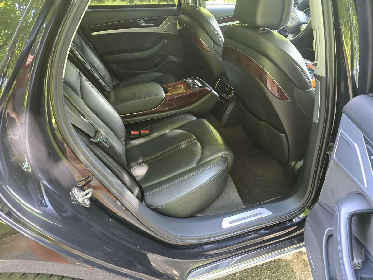 Audi A8, 4.1 l., Седан