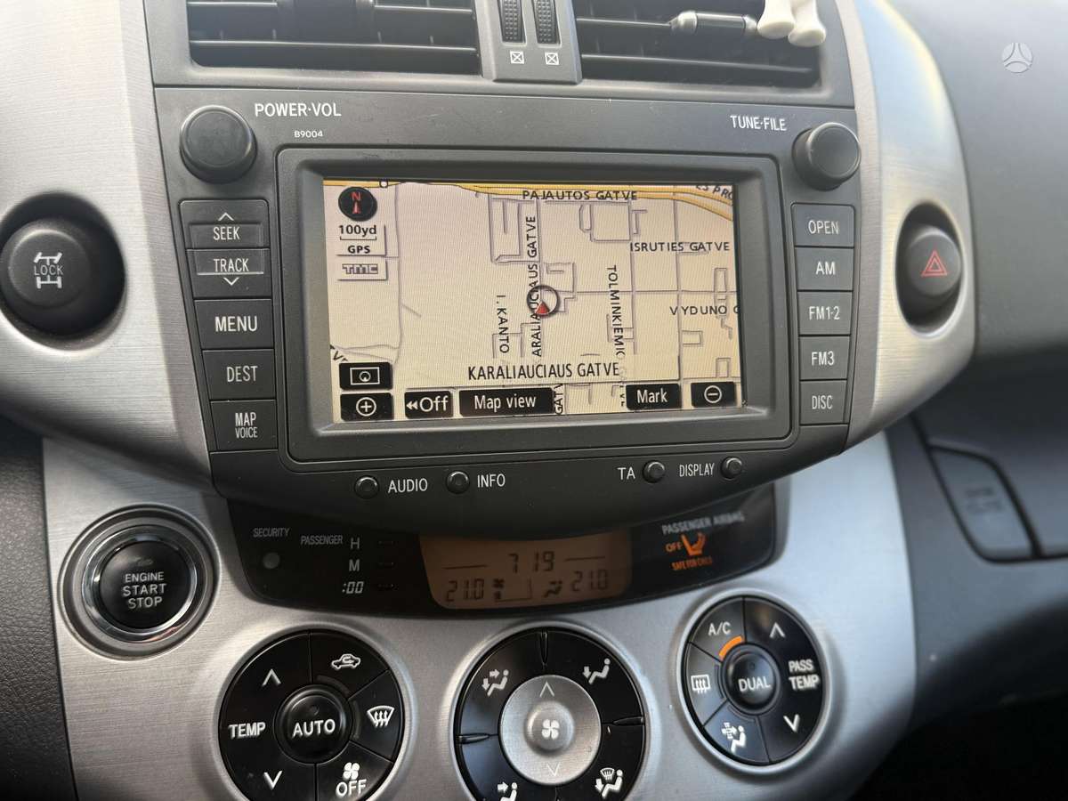 Toyota RAV4 - 6