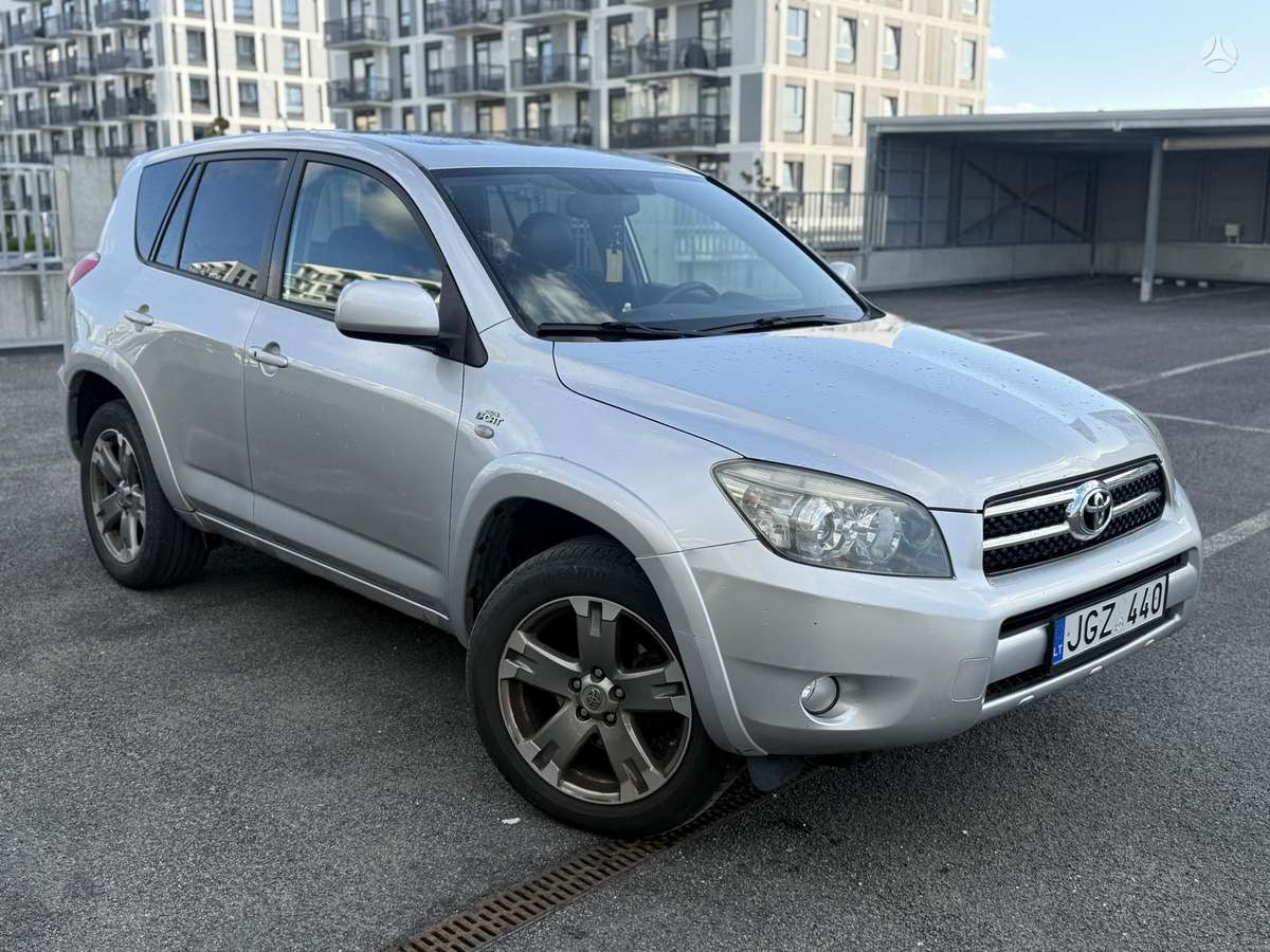 Toyota RAV4 - 1