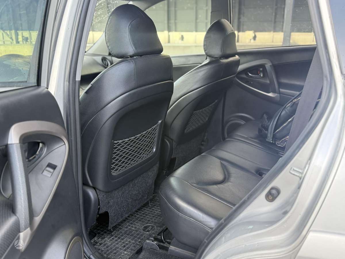 Toyota RAV4 - 9