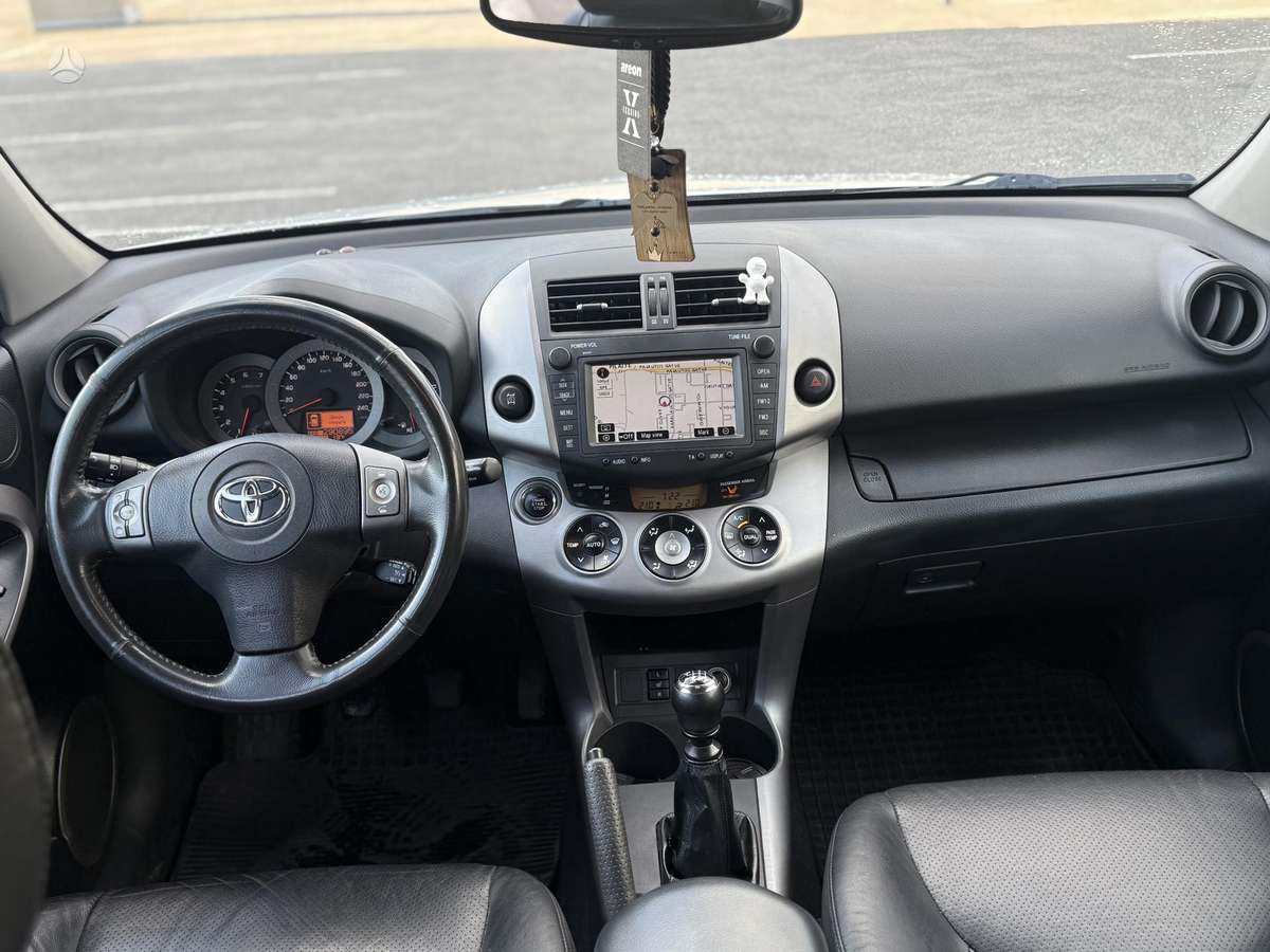 Toyota RAV4 - 10