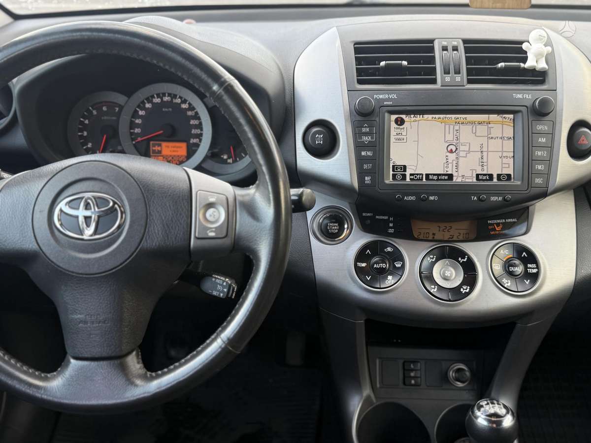 Toyota RAV4 - 11