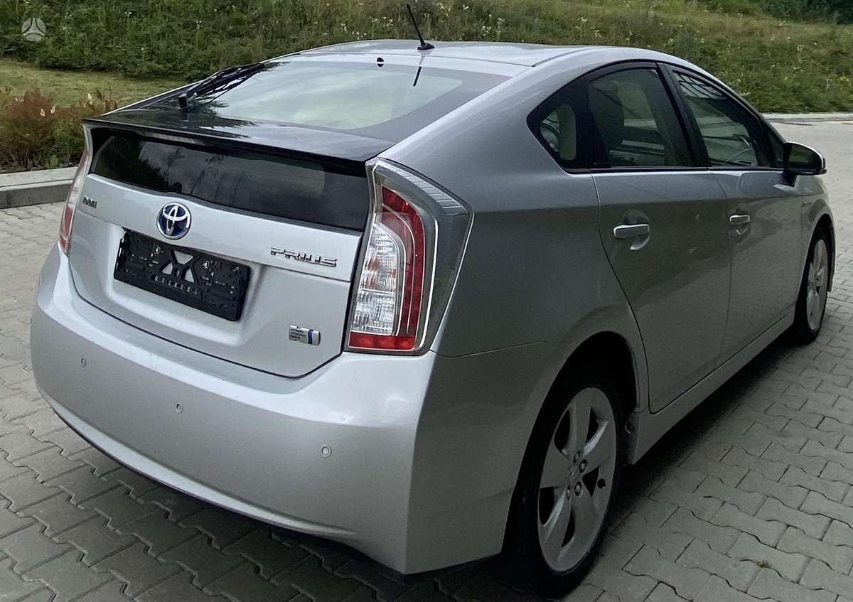 Toyota Prius - 4