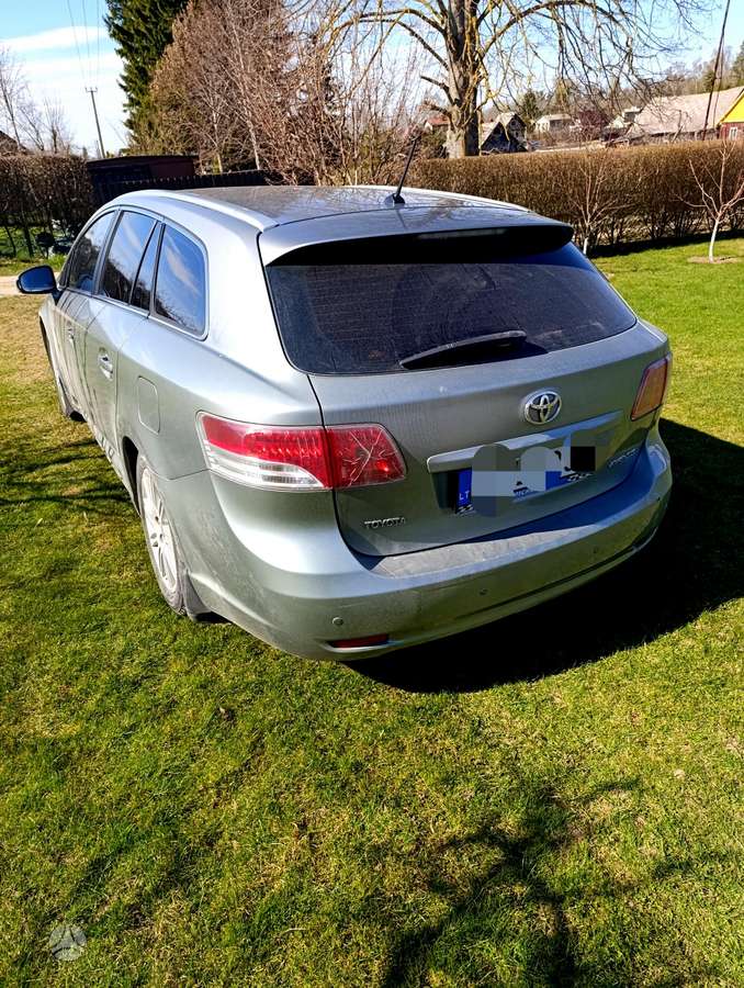 Toyota Avensis - 2