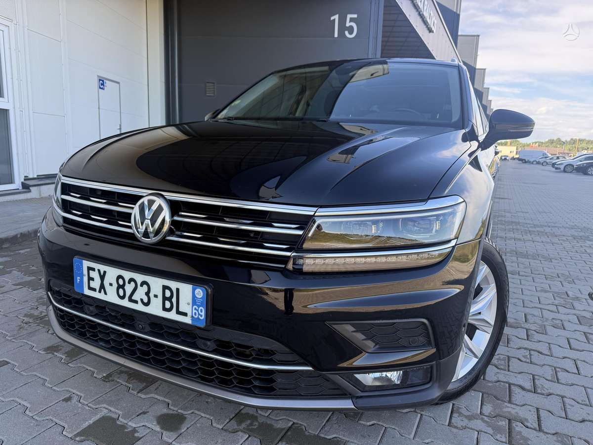Volkswagen Tiguan - 1