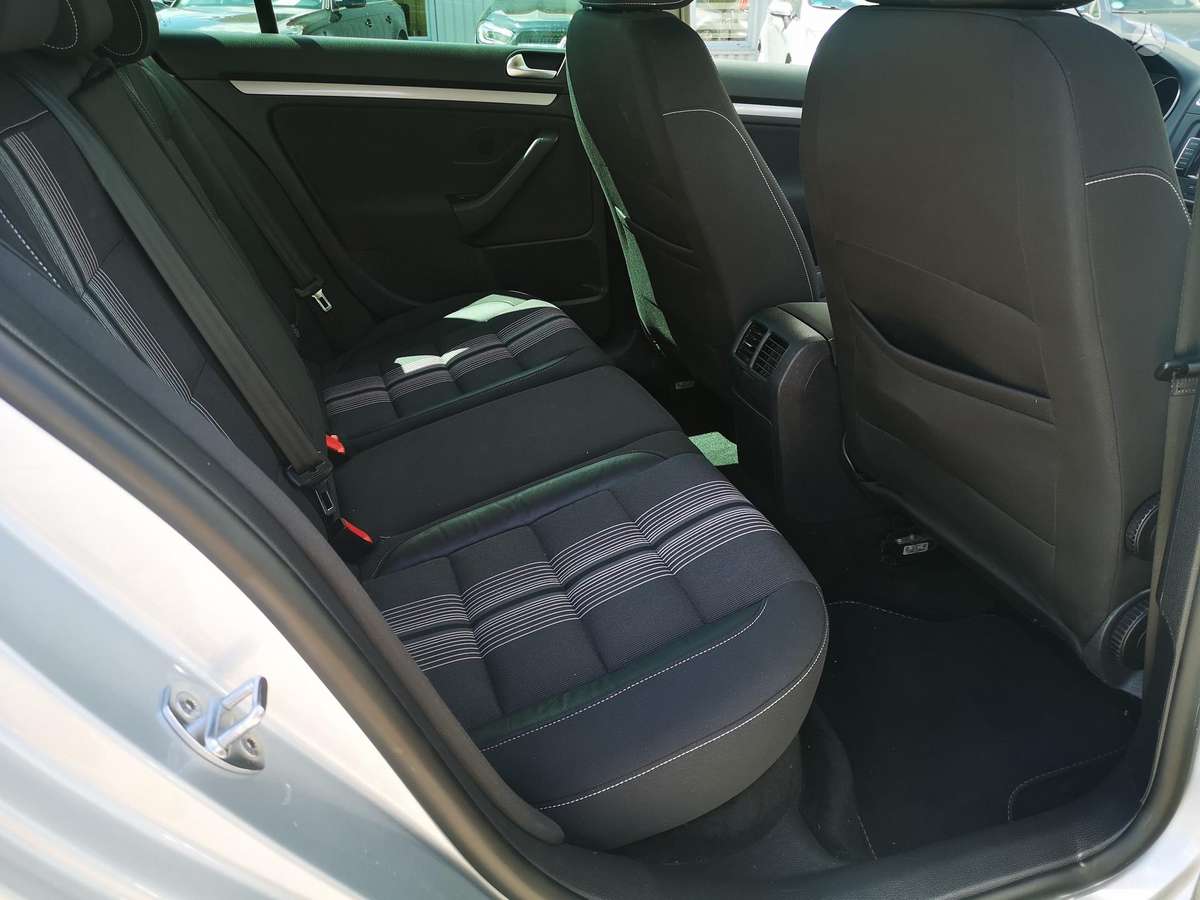 Volkswagen Golf - 11