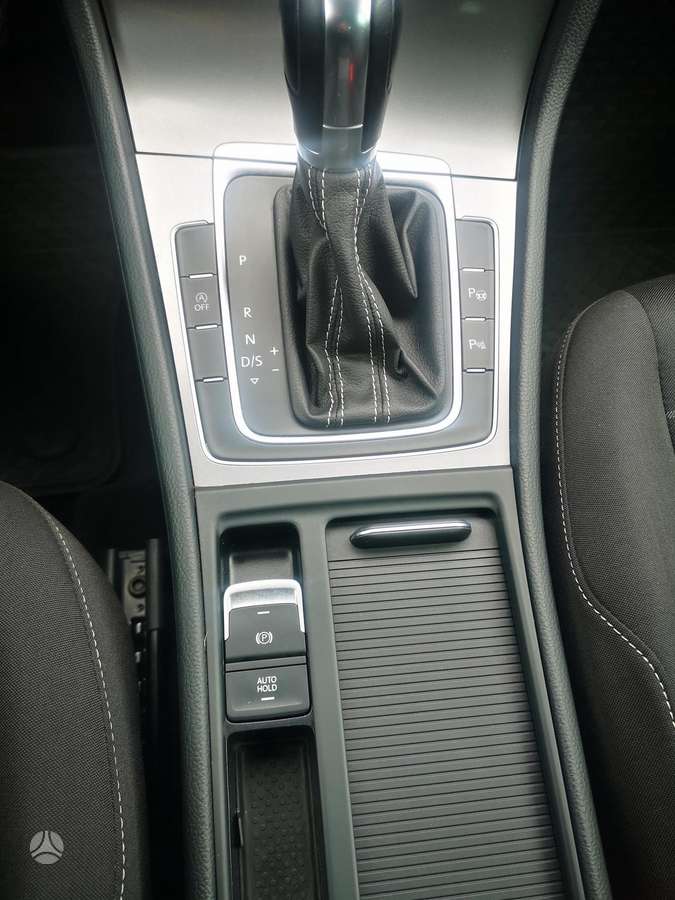 Volkswagen Golf - 10