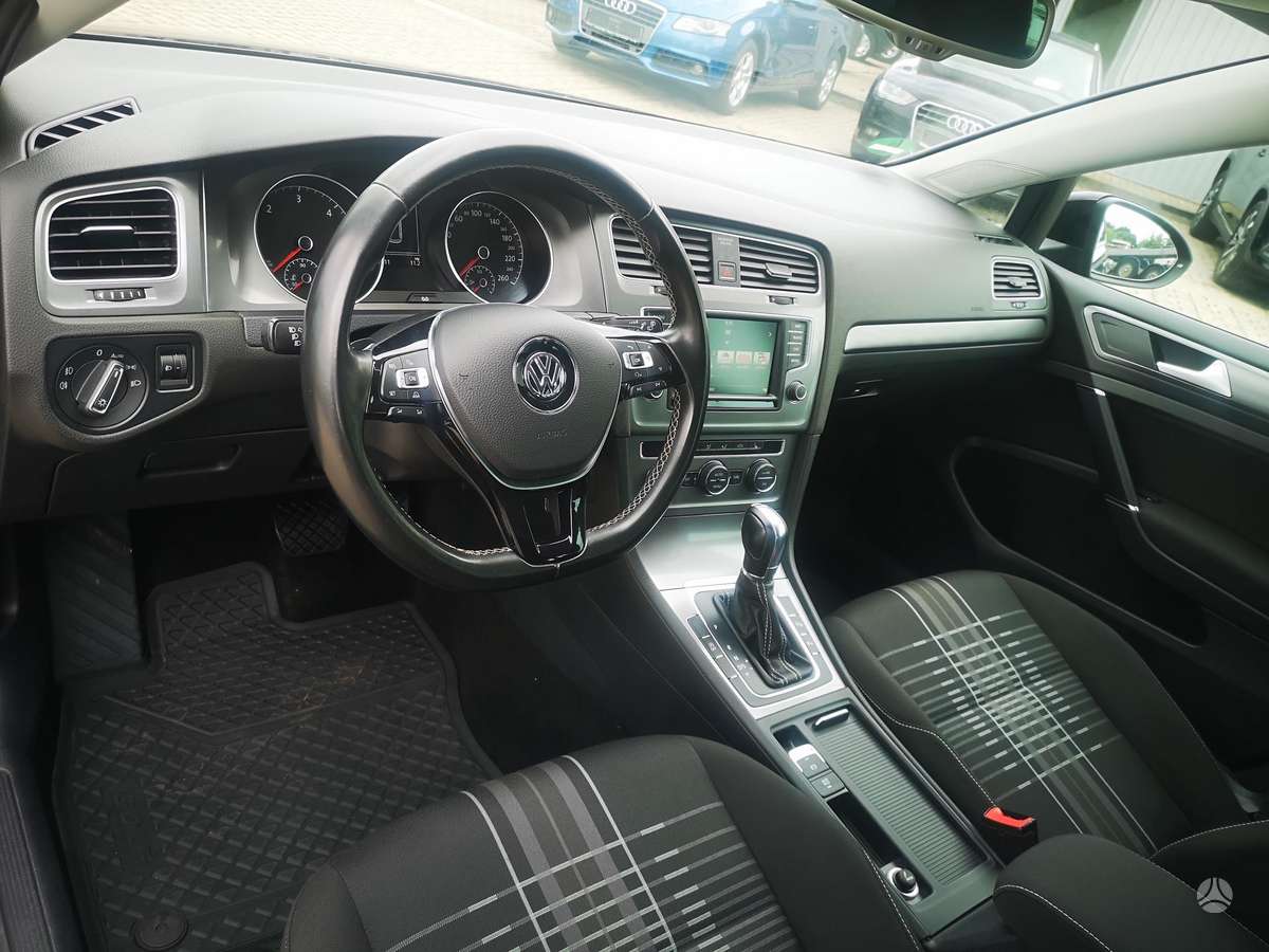 Volkswagen Golf - 12