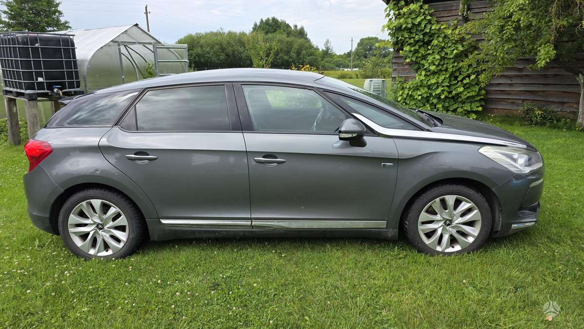 Citroen DS5, 2.0 l., hatchback