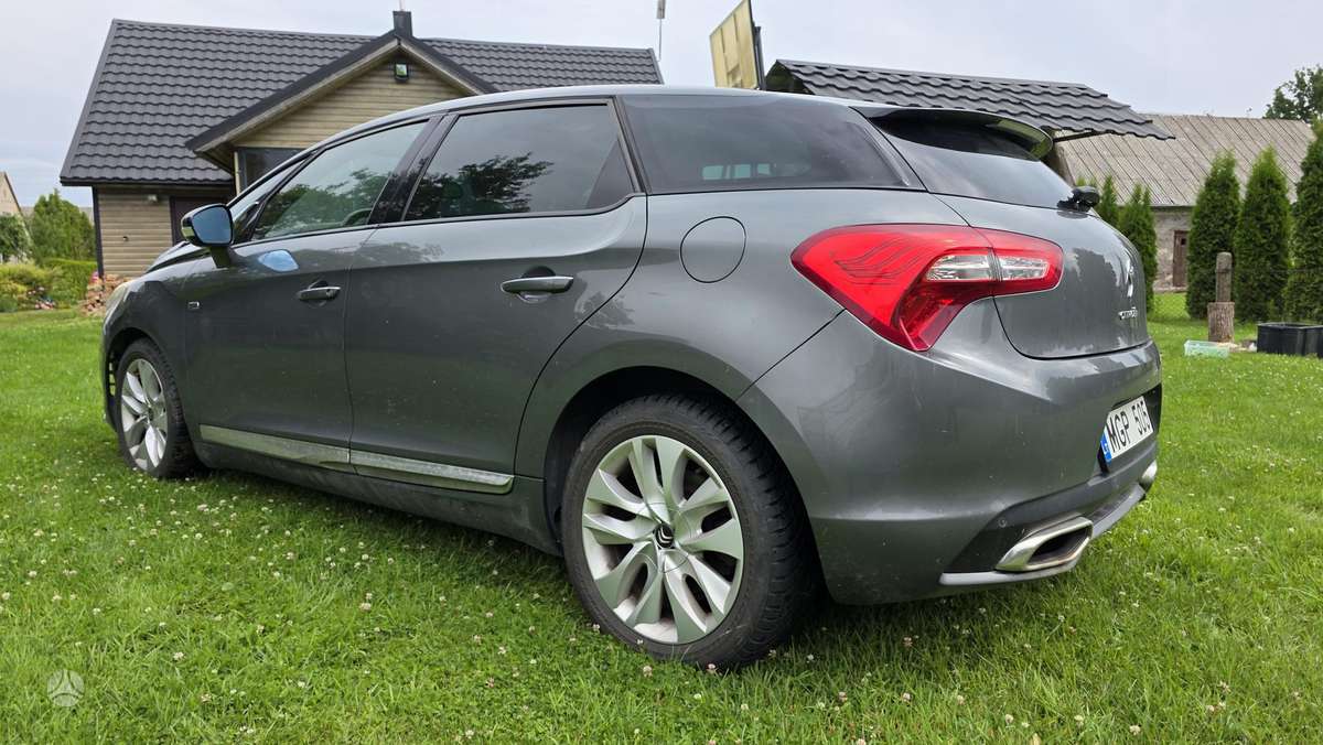 Citroen DS5, 2.0 l., hatchback