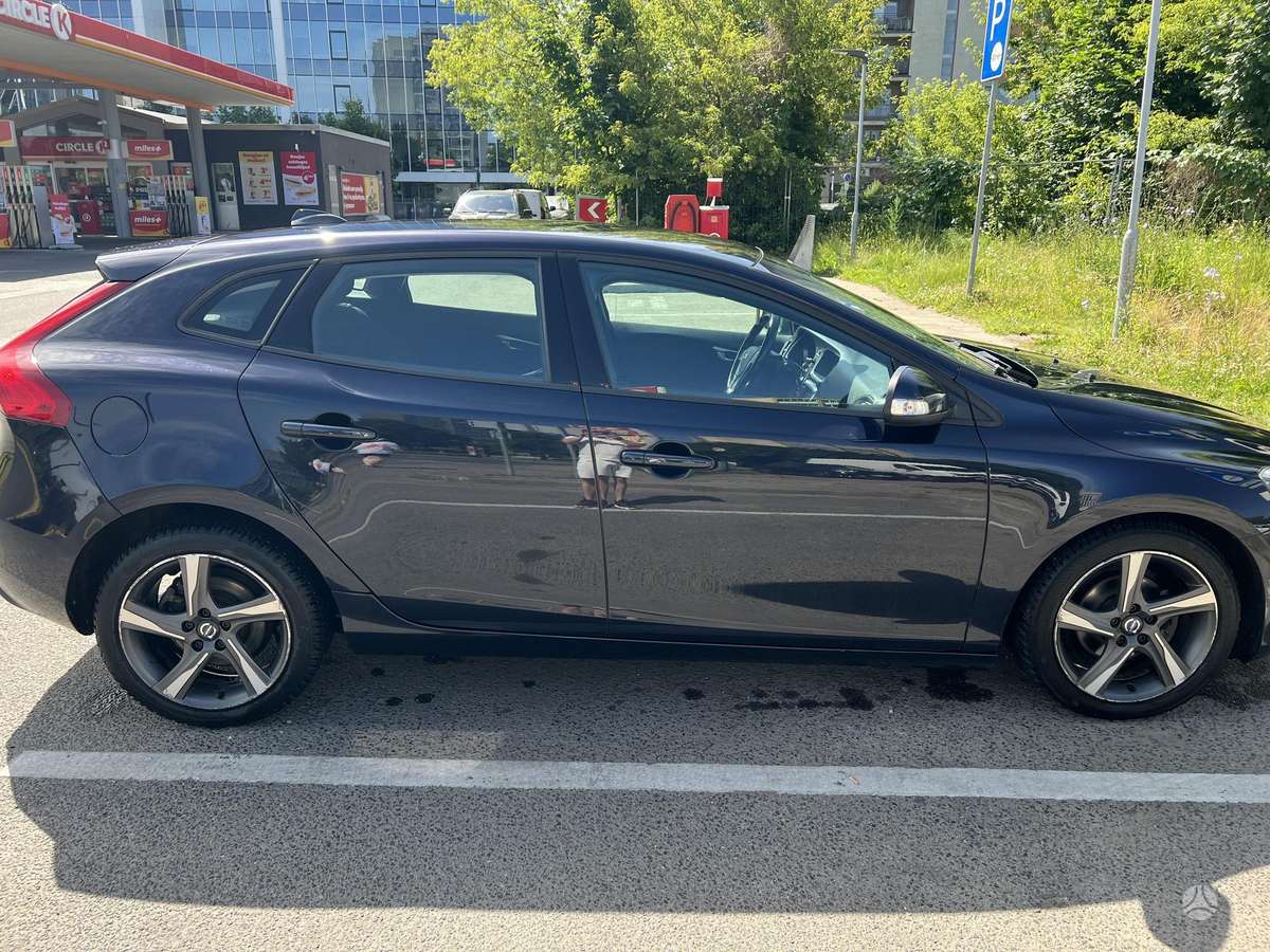 Volvo V40, 2.0 l., hatchback