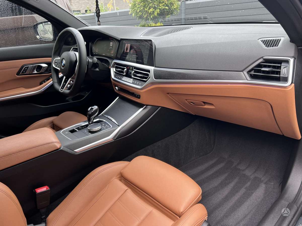 BMW 330, 2.0 l., Седан