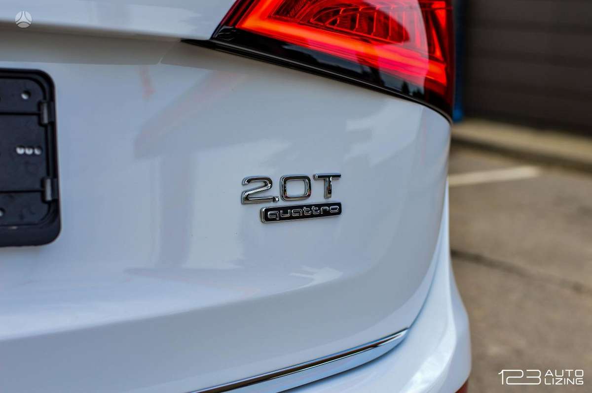 Audi Q5, 2.0 l., off-road / crossover