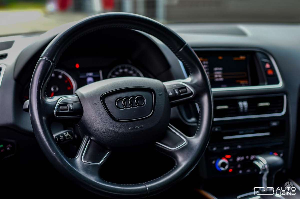 Audi Q5, 2.0 l., off-road / crossover