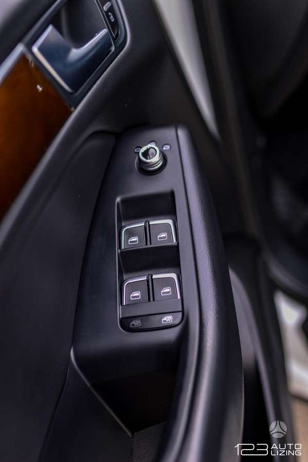 Audi Q5, 2.0 l., off-road / crossover