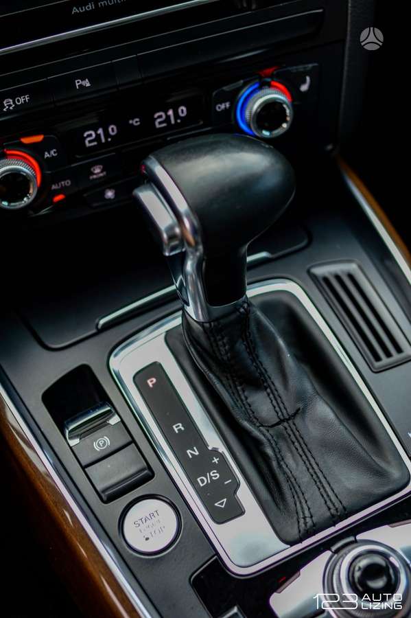 Audi Q5, 2.0 l., off-road / crossover